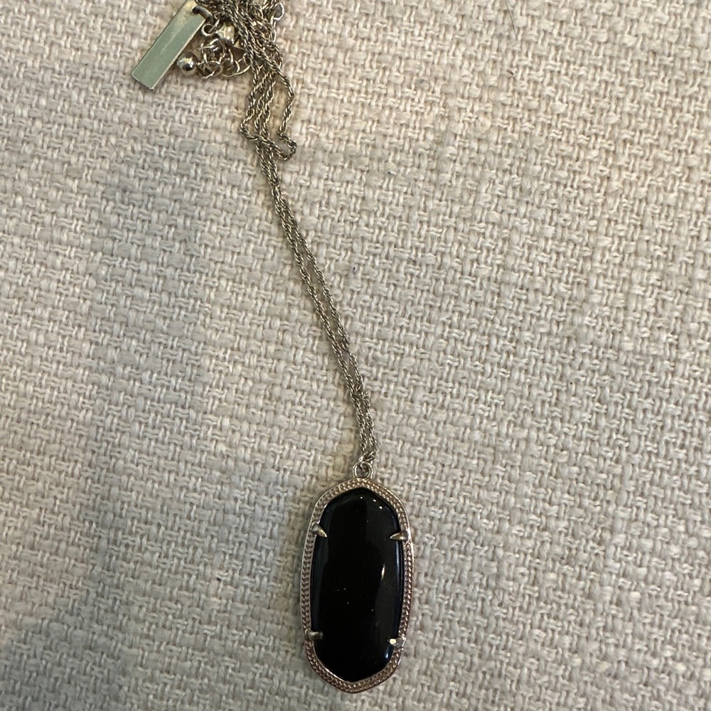 Black Kendra Scott necklace